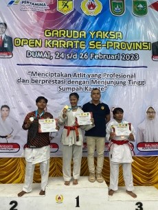 Siswi SMK Taruna satria Juara Karate 